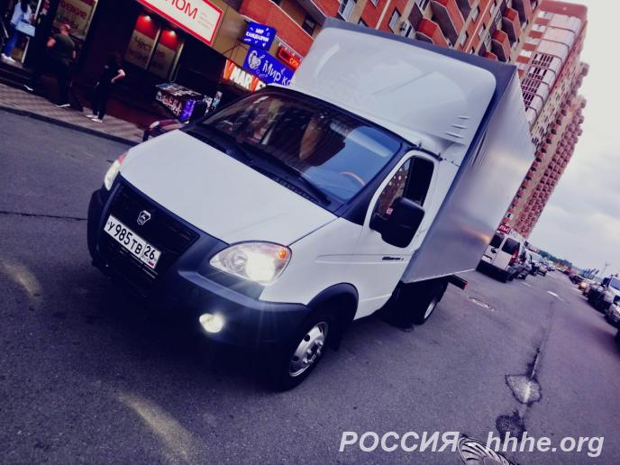 Городские грузоперевозки. Чистый мебельный фургон. Грузчики.